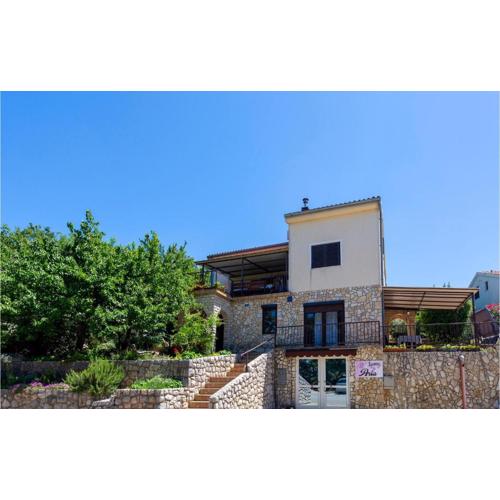 2 Bedroom Awesome Apartment In Njivice