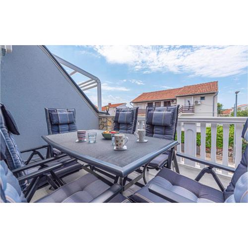 2 Bedroom Awesome Apartment In Pirovac
