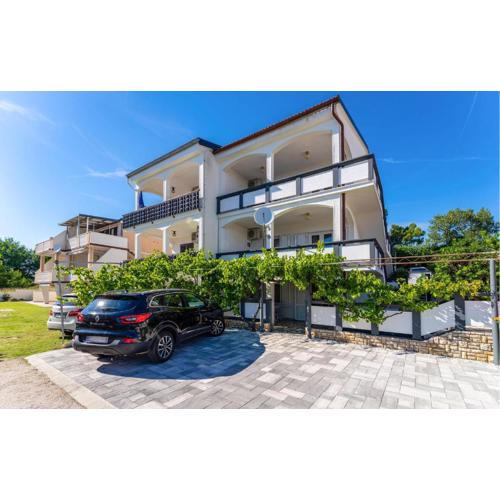 2 Bedroom Awesome Apartment In Rtina
