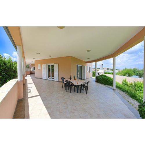 2 Bedroom Awesome Apartment In Ugljan
