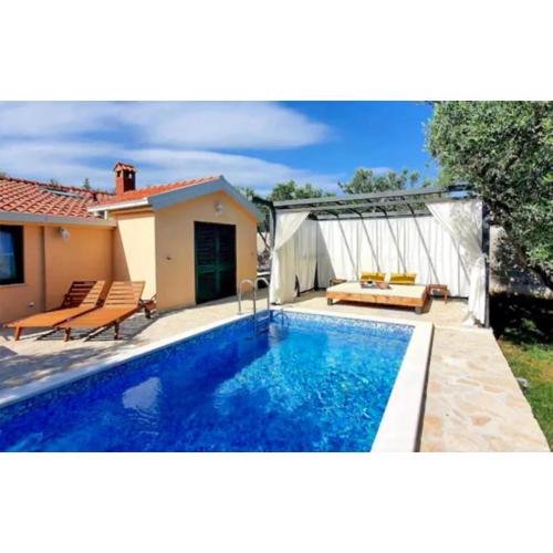 2 Bedroom Awesome Home In Kastel Novi