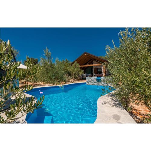 2 Bedroom Awesome Home In Punat