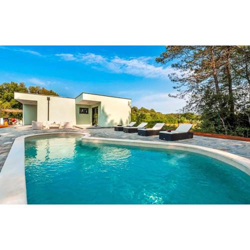 2 Bedroom Awesome Home In Rovinj