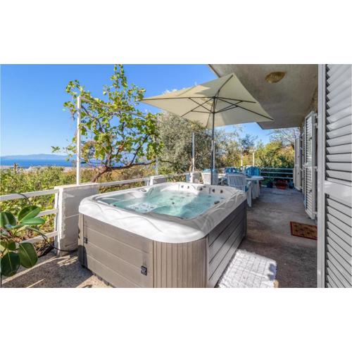 2 Bedroom Awesome Home In Smrika