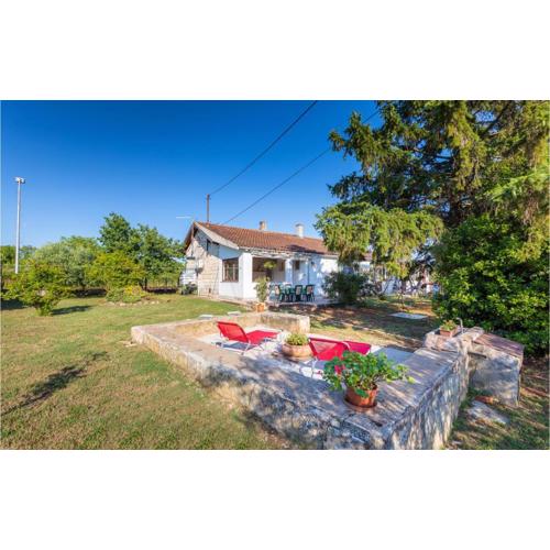 2 Bedroom Awesome Home In Vodnjan