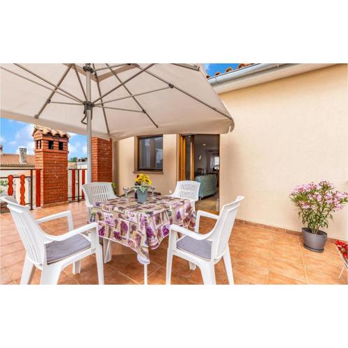 2 Bedroom Beautiful Apartment In Pula