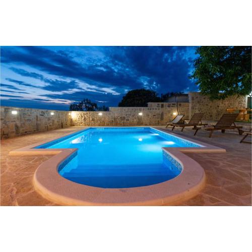 2 Bedroom Beautiful Home In Benkovac