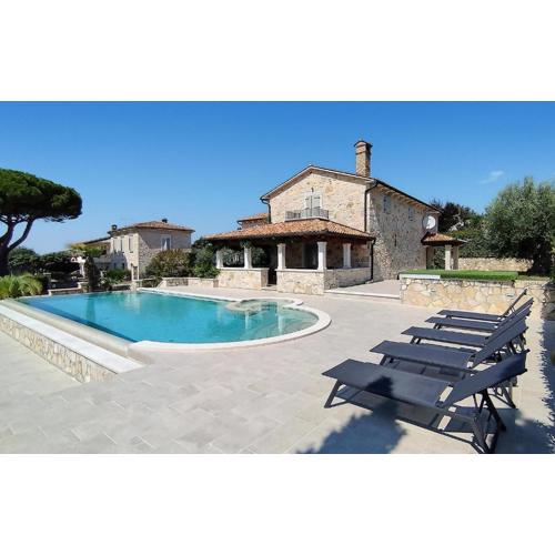 2 Bedroom Beautiful Home In Labinci