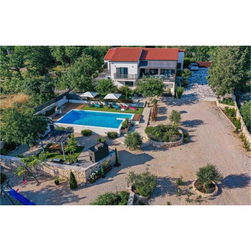 2 Bedroom Beautiful Home In Sibenik