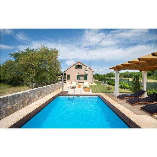2 Bedroom Beautiful Home In Trilj