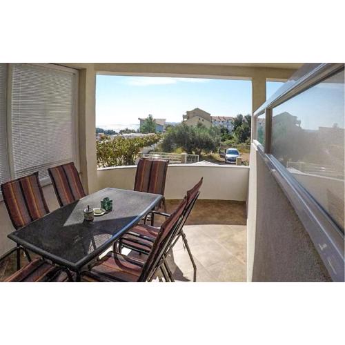 2 Bedroom Cozy Apartment In Biograd