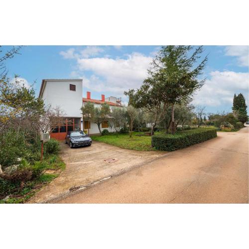 2 Bedroom Cozy Apartment In Fazana