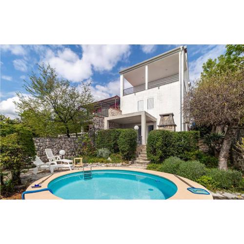 2 Bedroom Cozy Apartment In Jadranovo
