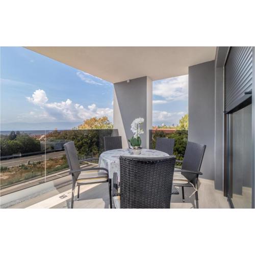 2 Bedroom Cozy Apartment In Kostrena