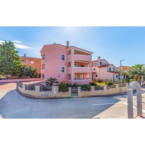 2 Bedroom Cozy Apartment In Medulin