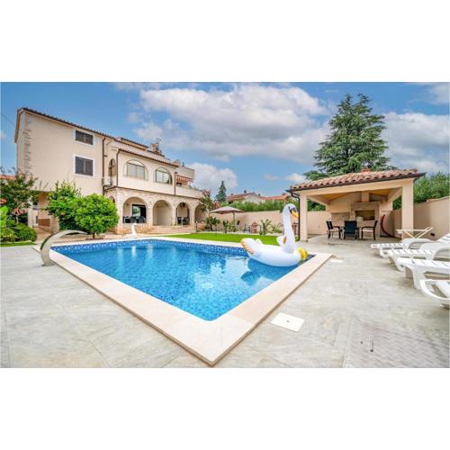 2 Bedroom Cozy Apartment In Medulin