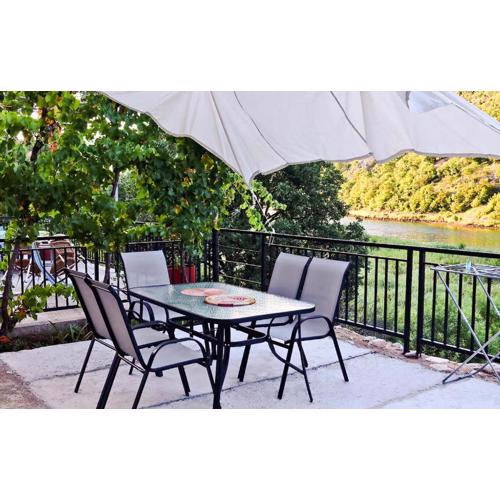 2 Bedroom Cozy Apartment In Obrovac