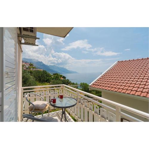 2 Bedroom Cozy Apartment In Pisak