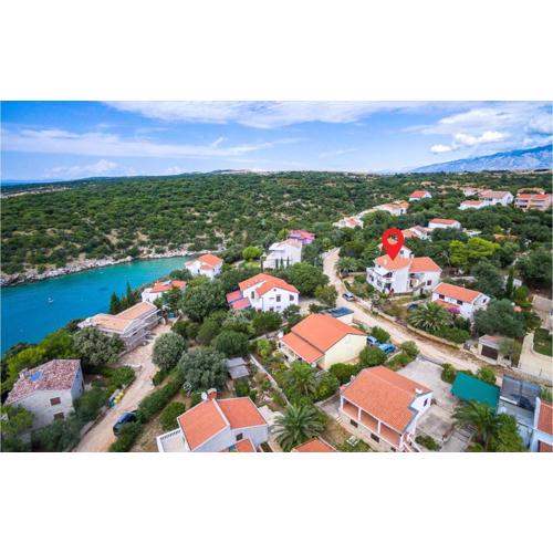 2 Bedroom Cozy Apartment In Potocnica