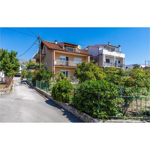 2 Bedroom Cozy Apartment In Trogir