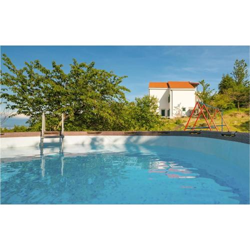 2 Bedroom Cozy Apartment In Veprinac