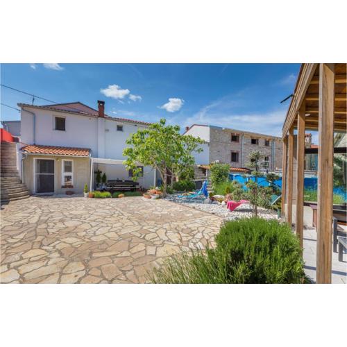 2 Bedroom Cozy Apartment In Vodnjan