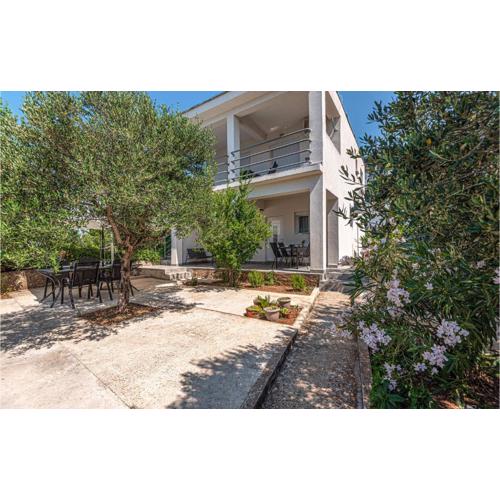 2 Bedroom Cozy Apartment In Zaboric