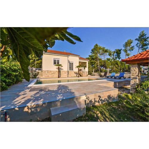 2 Bedroom Cozy Home In Bibinje