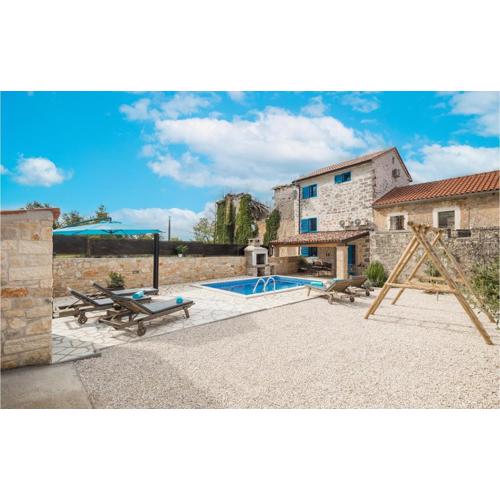 2 Bedroom Cozy Home In Visnjan