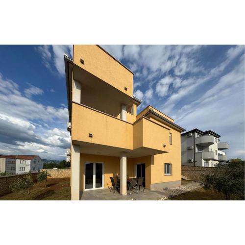 2 Bedroom Gorgeous Apartment In Omisalj