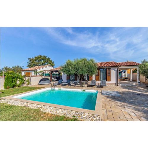 2 Bedroom Gorgeous Home In Pula