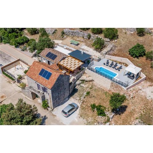 2 Bedroom Gorgeous Home In Smokvica