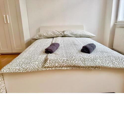 2 Bedroom Long-Term Central Apartment