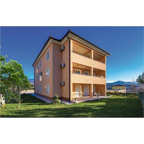 2 Bedroom Lovely Apartment In Cavle