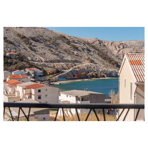 2 Bedroom Lovely Apartment In Metajna