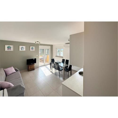 2 Bedroom Lovely Apartment In Omisalj