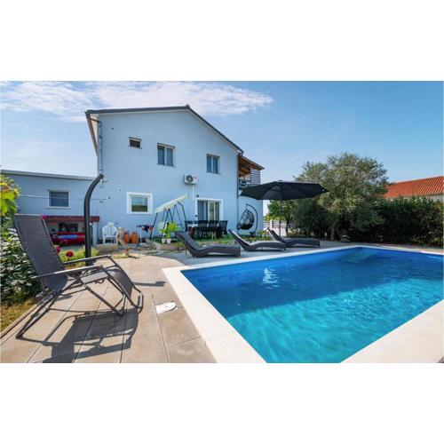 2 Bedroom Lovely Apartment In Pula