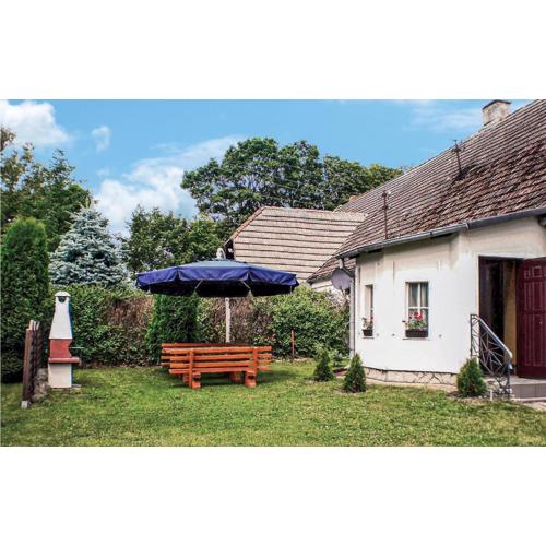 2 Bedroom Lovely Apartment In Retowo 4
