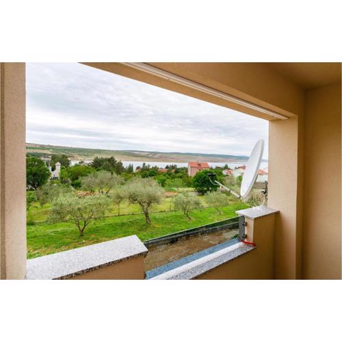 2 Bedroom Lovely Apartment In Rovanjska