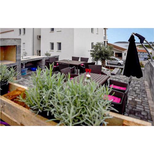 2 Bedroom Lovely Apartment In Sibenik