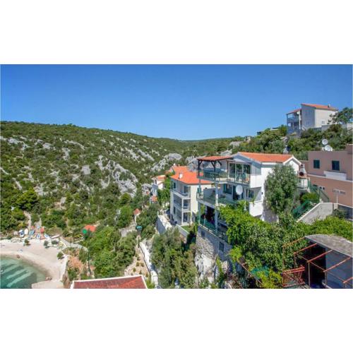 2 Bedroom Lovely Apartment In Vinisce