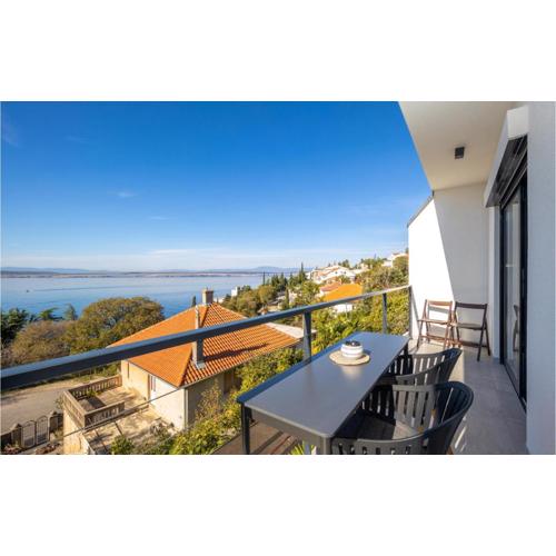 2 Bedroom Nice Apartment In Dramalj