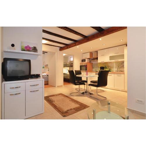 2 Bedroom Nice Apartment In Lovran