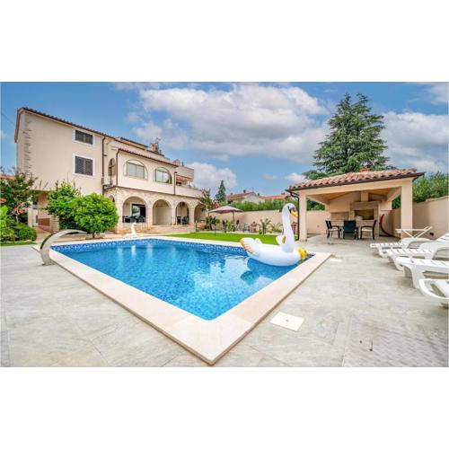 2 Bedroom Nice Apartment In Medulin