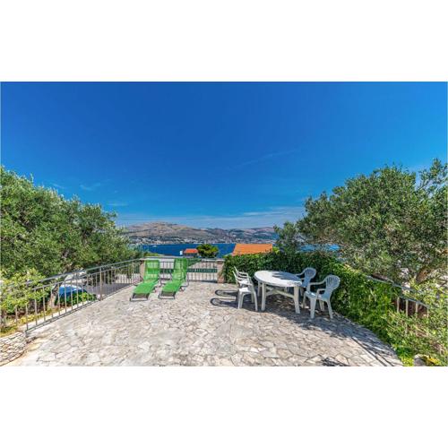 2 Bedroom Nice Apartment In Okrug Donji