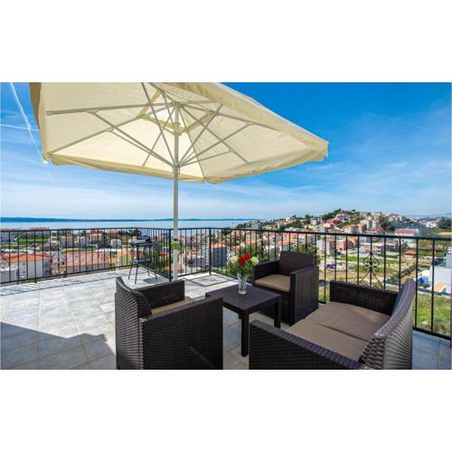 2 Bedroom Nice Apartment In Podstrana