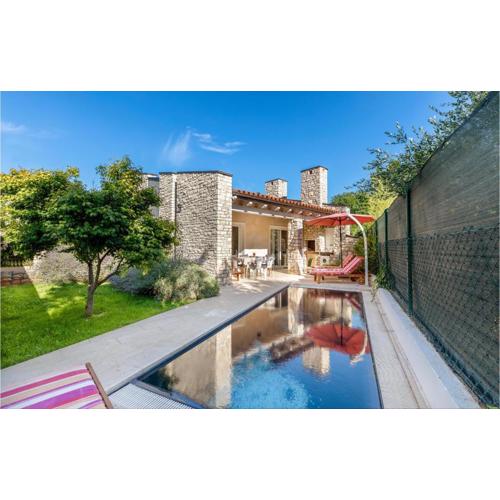 2 Bedroom Nice Home In Fazana