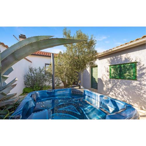 2 Bedroom Nice Home In Jezera