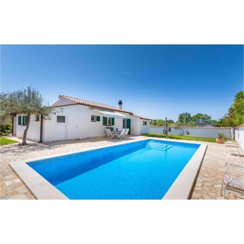 2 Bedroom Nice Home In Pula