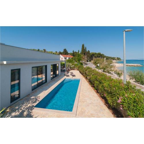 2 Bedroom Nice Home In Sutivan